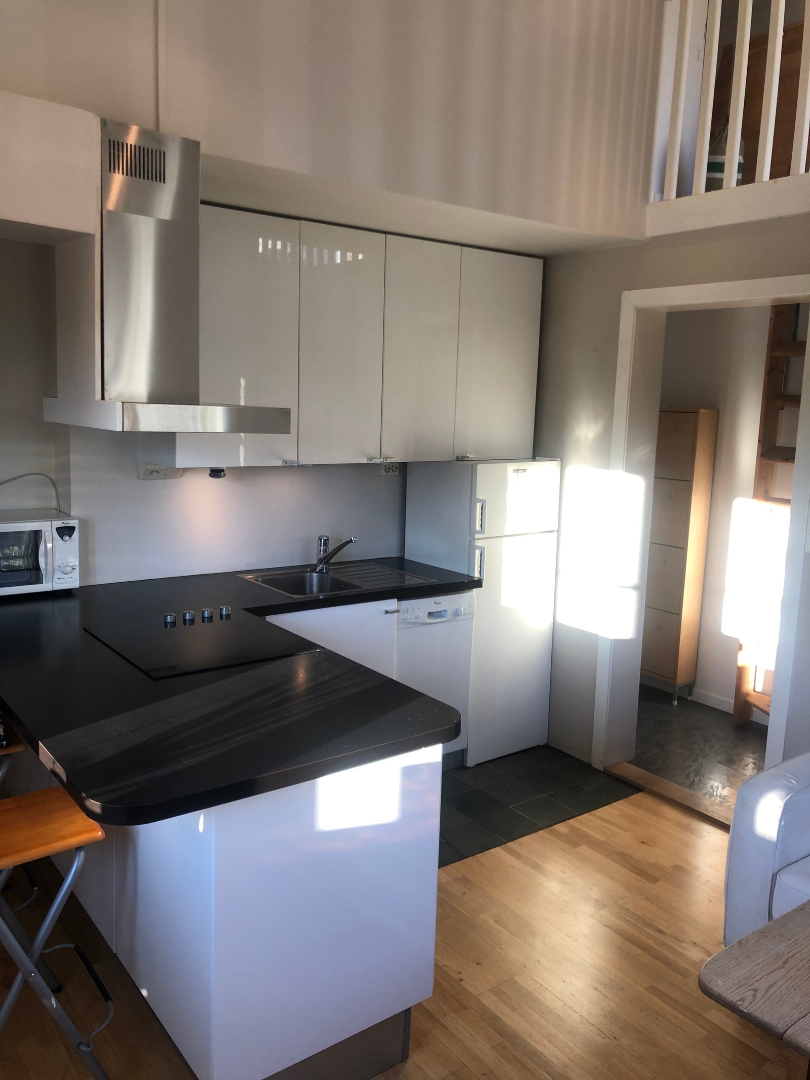 Kjk med alle hvitevarer inkl mikroovn Galleribilde