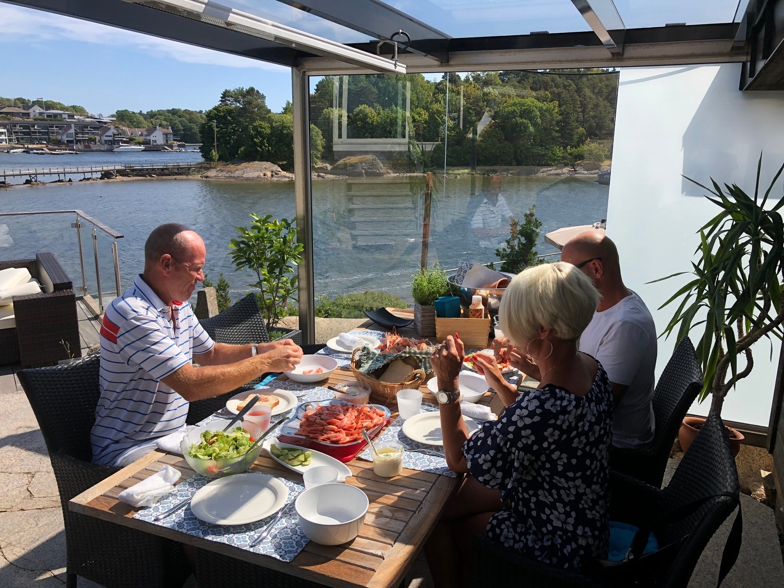 Sommerlunsj kos 🦞🥗🥂... Galleribilde