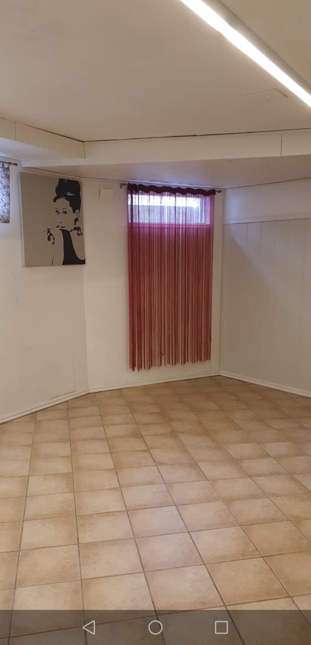 Kjellerrom opptatt Galleribilde