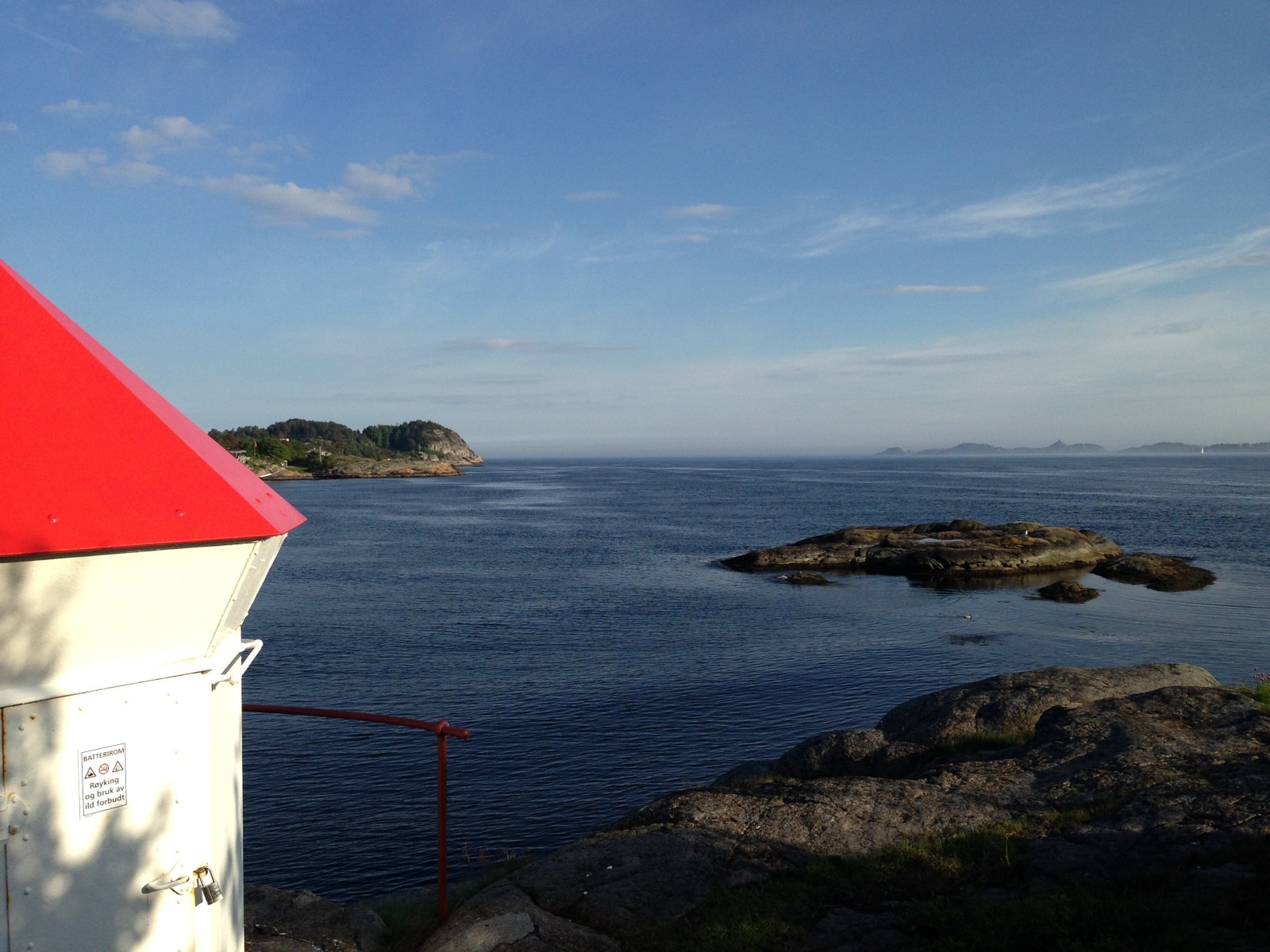 Fra tuppen av Oterøya har du utsikt utover Larviksfjorden, mot Stavern og Indre havn Galleribilde