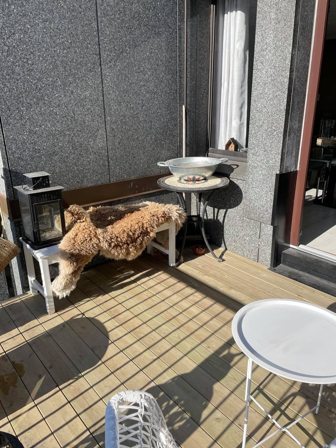 Balkongen. Disse møblene følger ikke med Galleribilde