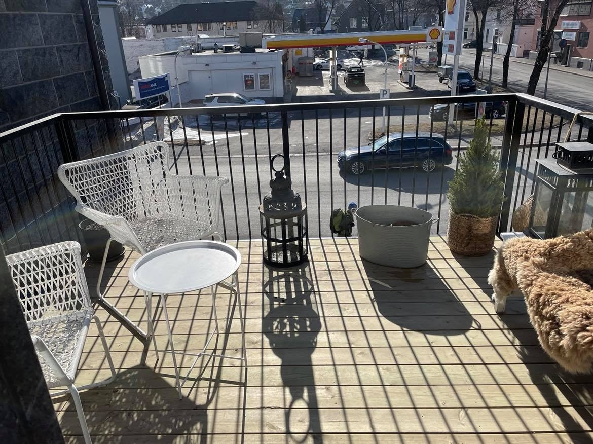 Balkongen. Disse møblene følger ikke med Galleribilde