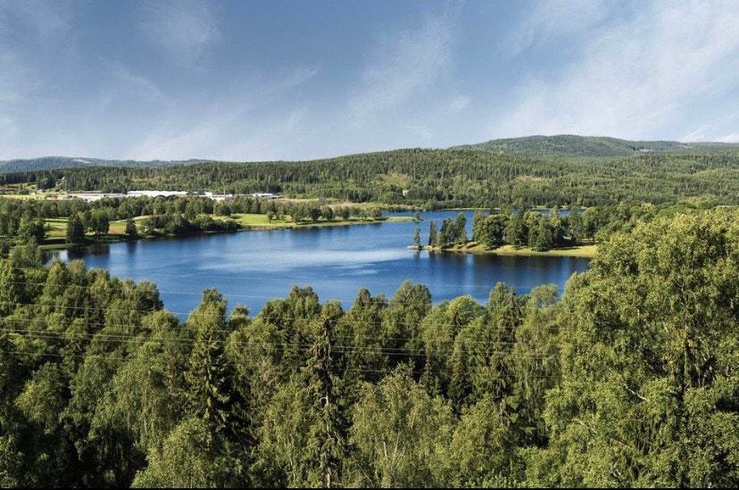Store Bogstadvannet med mange turstier rundt Galleribilde