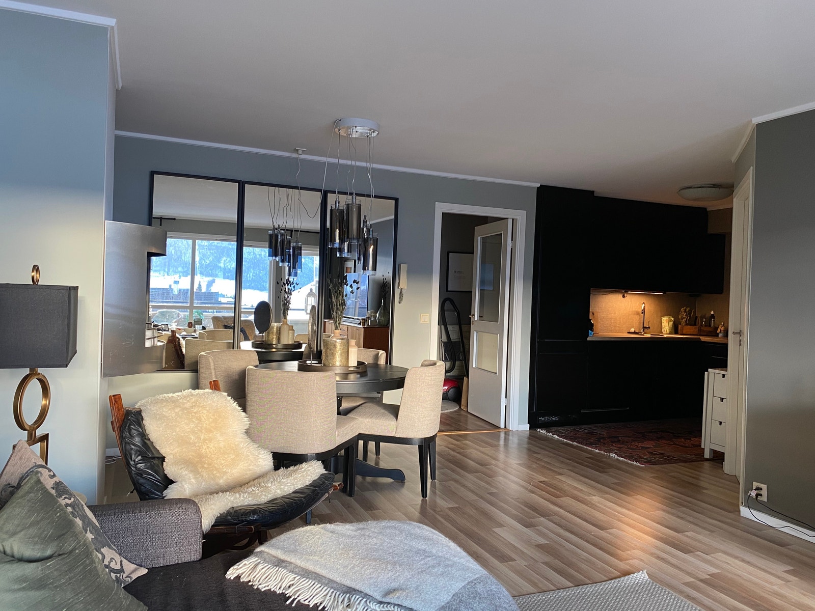 Spisestue og stue Galleribilde