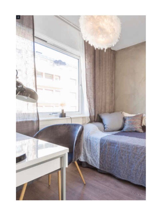 Soverom 2 med dobbeltseng (120 cm), pult og stort garderobeskap. Eldre bilde. Galleribilde