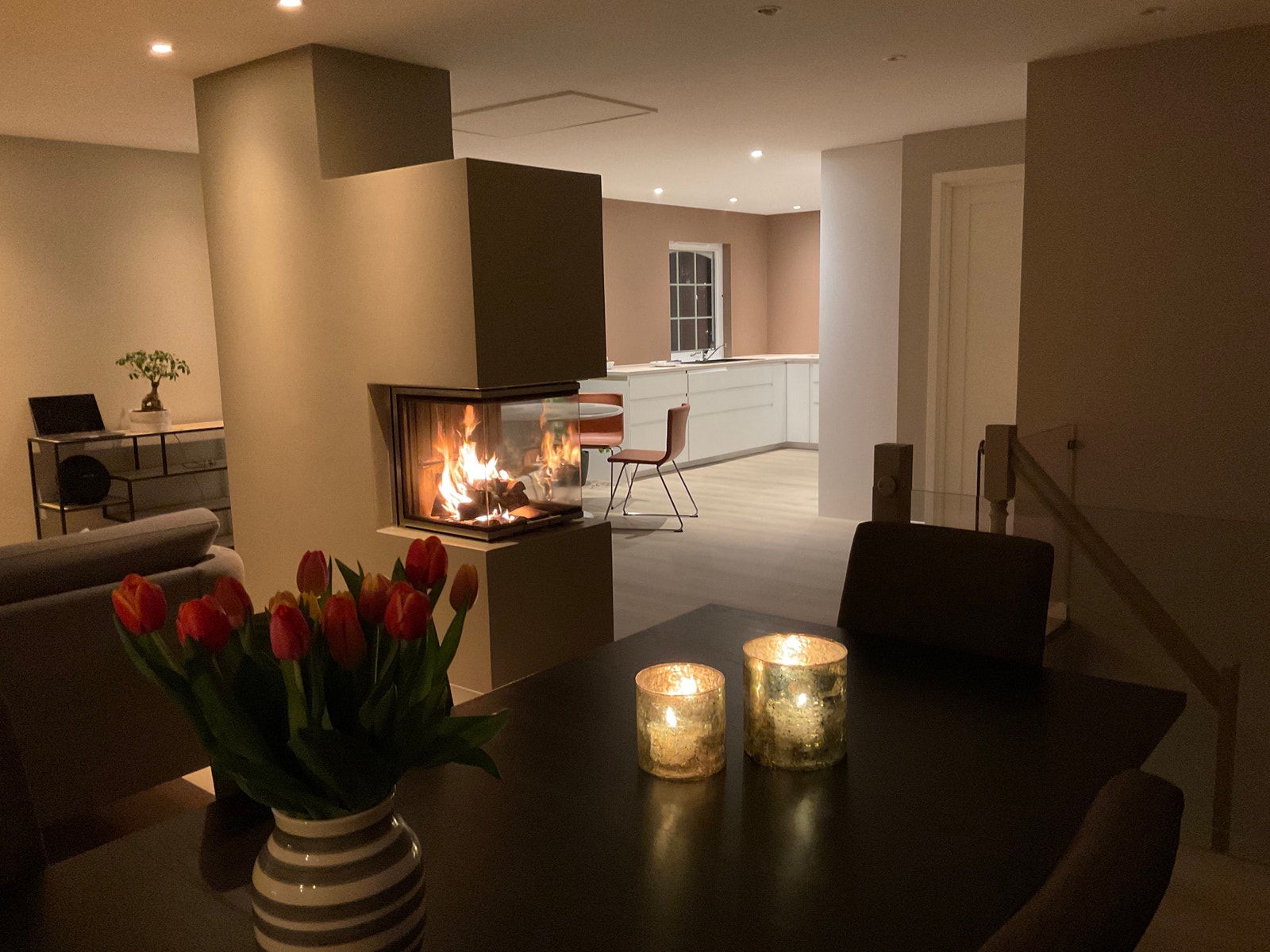 Fra spisestue mot kjøkken Galleribilde