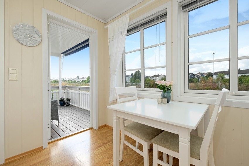 Kjøkken med utgang vestvendt balkong. Galleribilde