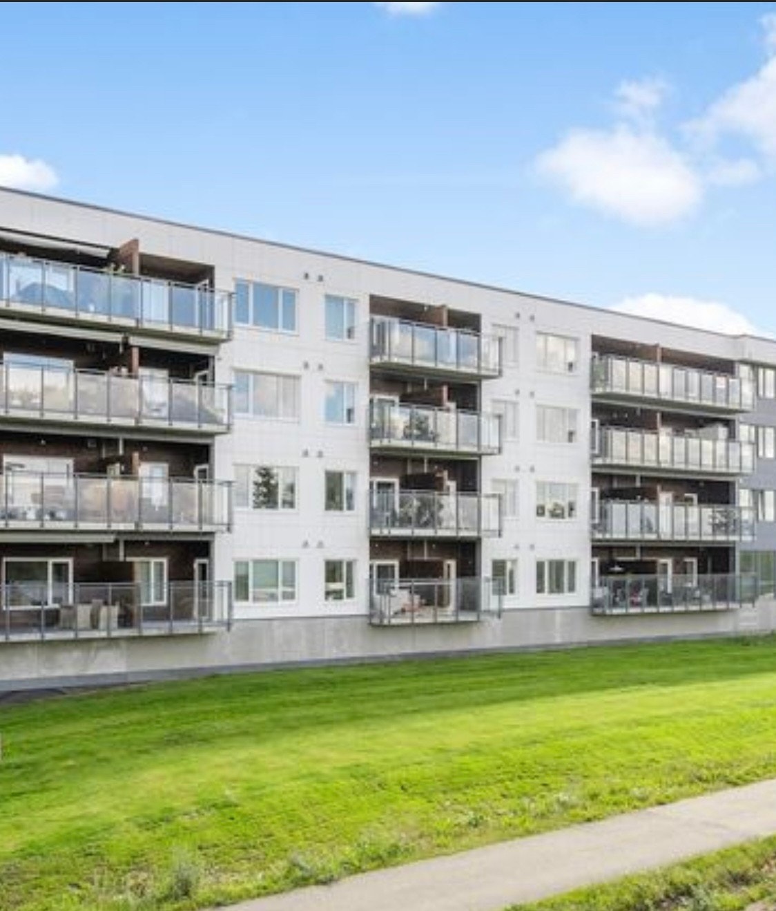 Fremsiden. Leilighet er i 3 etasje uten balkong Galleribilde