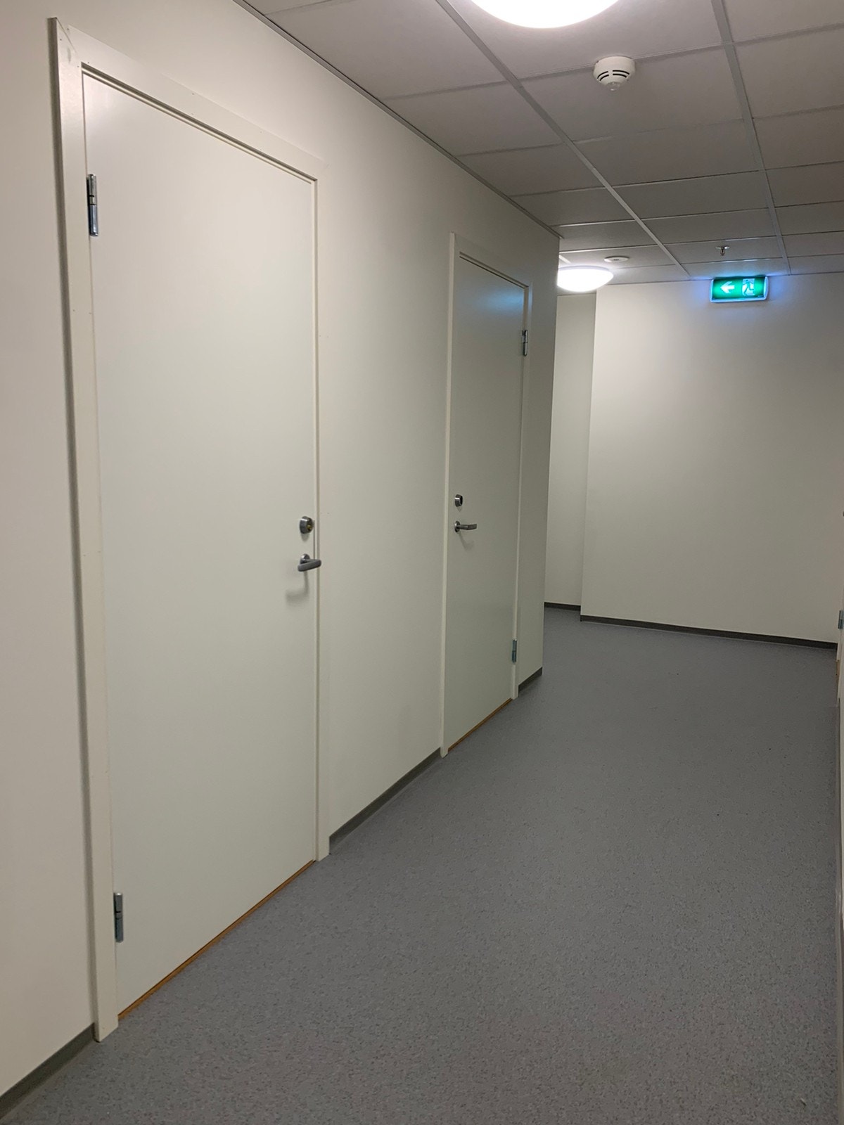 Dør til bod i gang Galleribilde