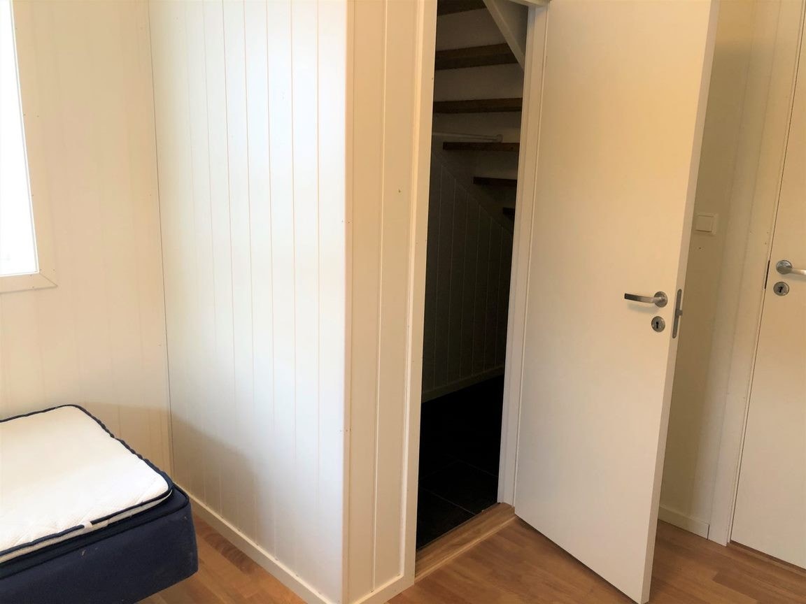 Rom 3, Skap under trappa. LEDIG Galleribilde
