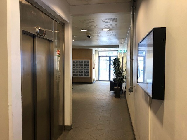 Koselig hovedinngangsparti i 1.etasje Galleribilde