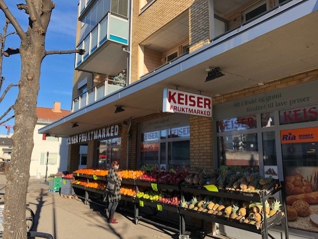Keiser fruktmarked rett utenfor døren Galleribilde