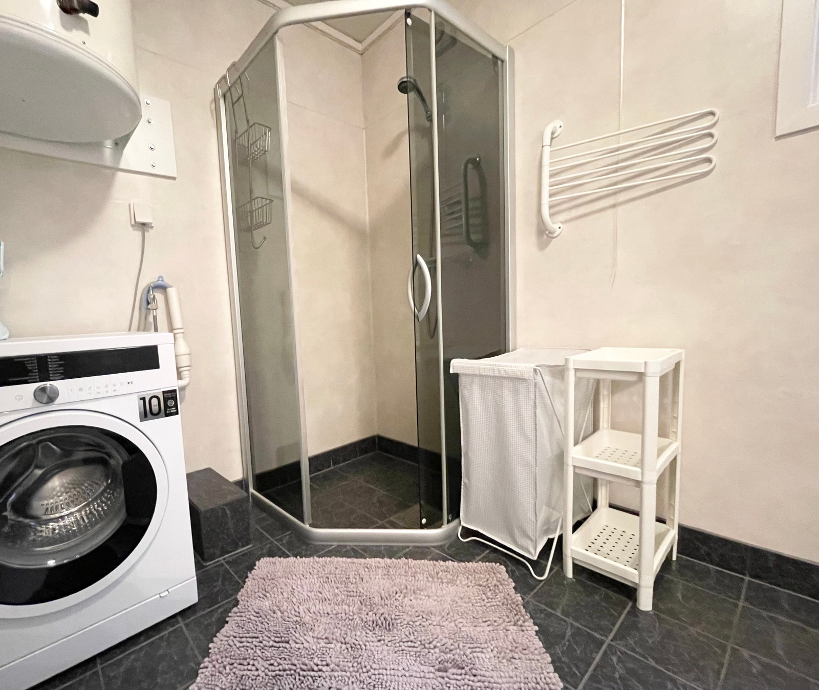 Bathroom with new washing machine (2021) Galleribilde