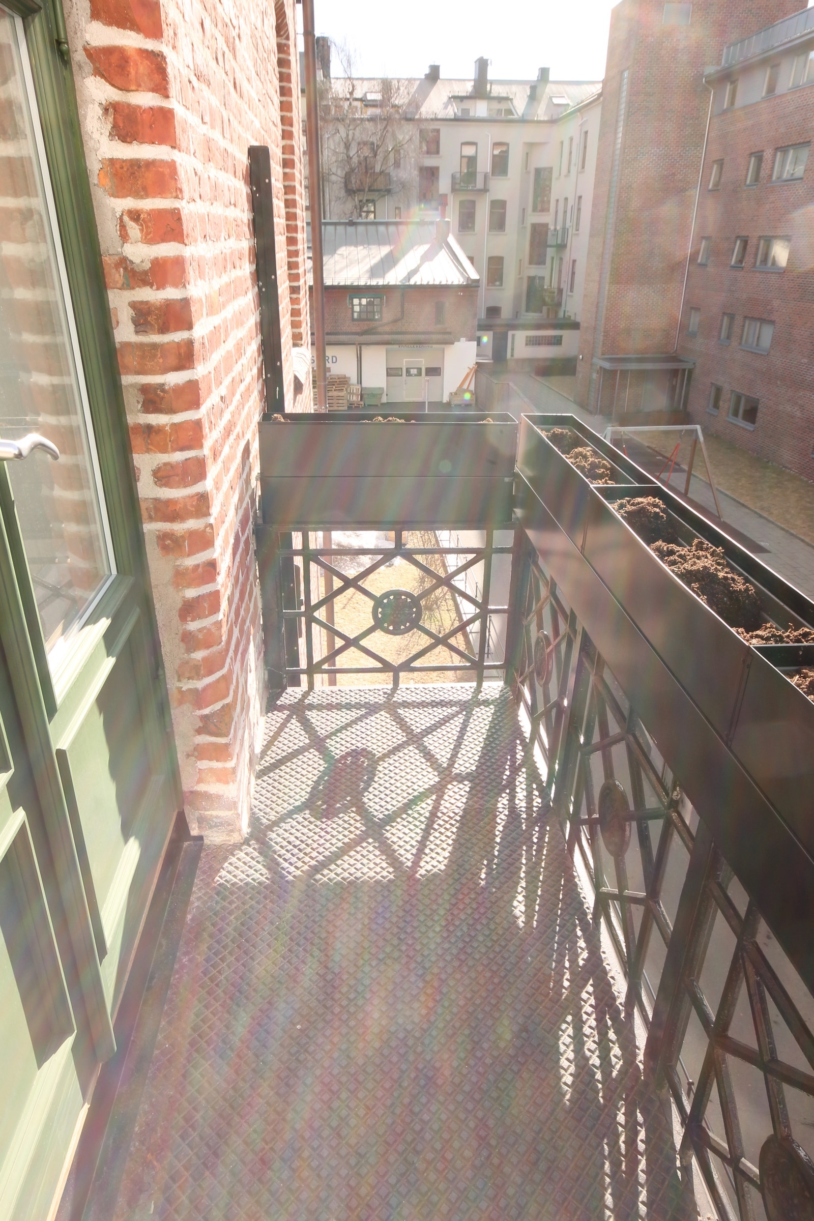 Balkong med sol fra morgen til kveld Galleribilde