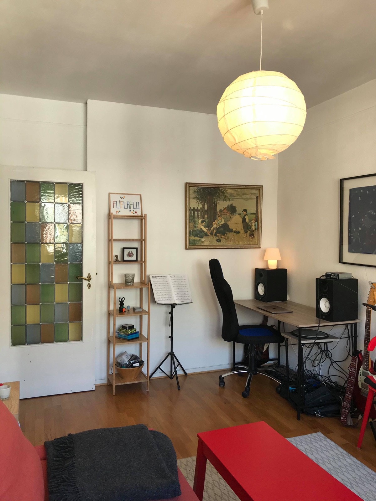 Eksempel på hvordan leiligheten tidligere har vært innredet. Stuen/soverom Galleribilde