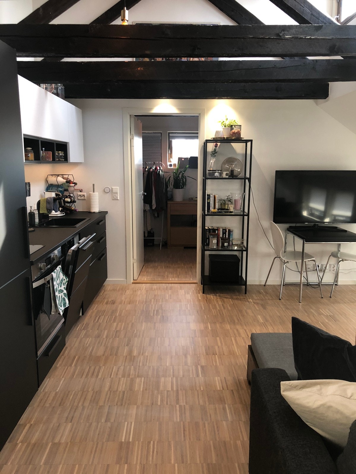 Stue fra gang mot soverom. Galleribilde