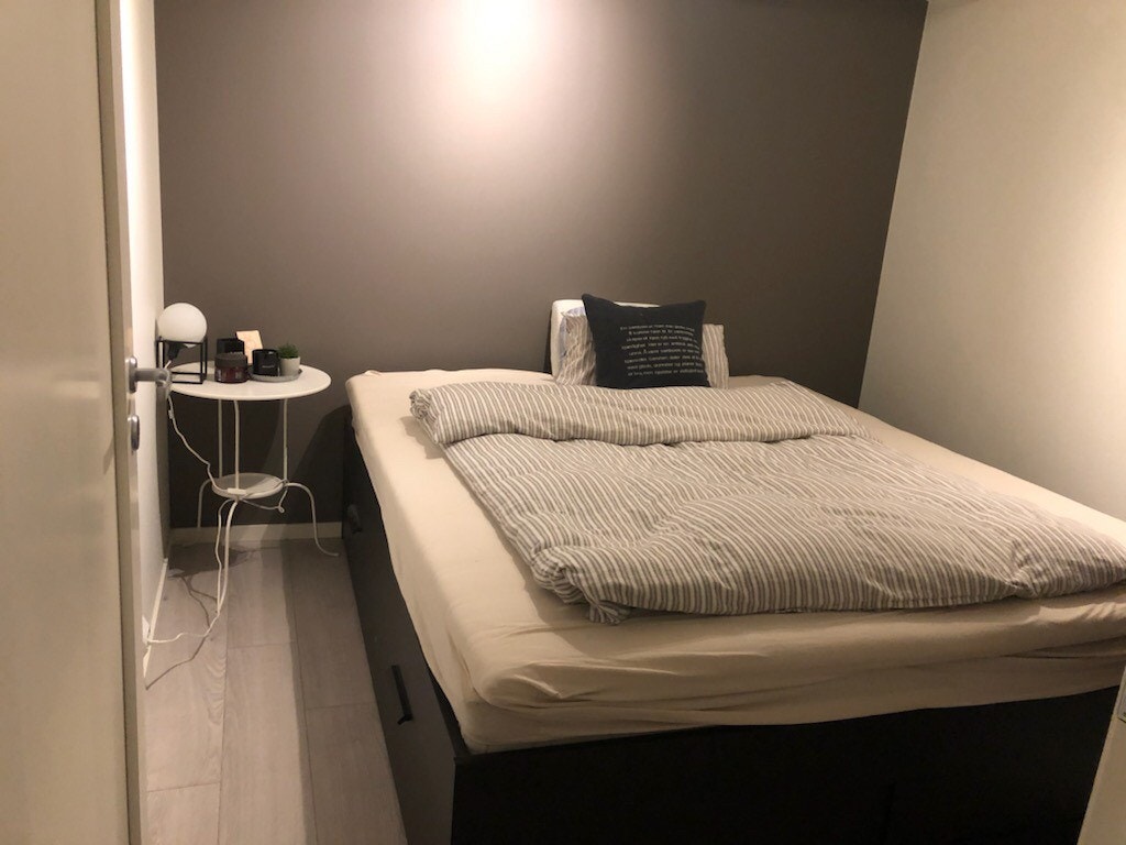 Soverom med garderobeskap Galleribilde