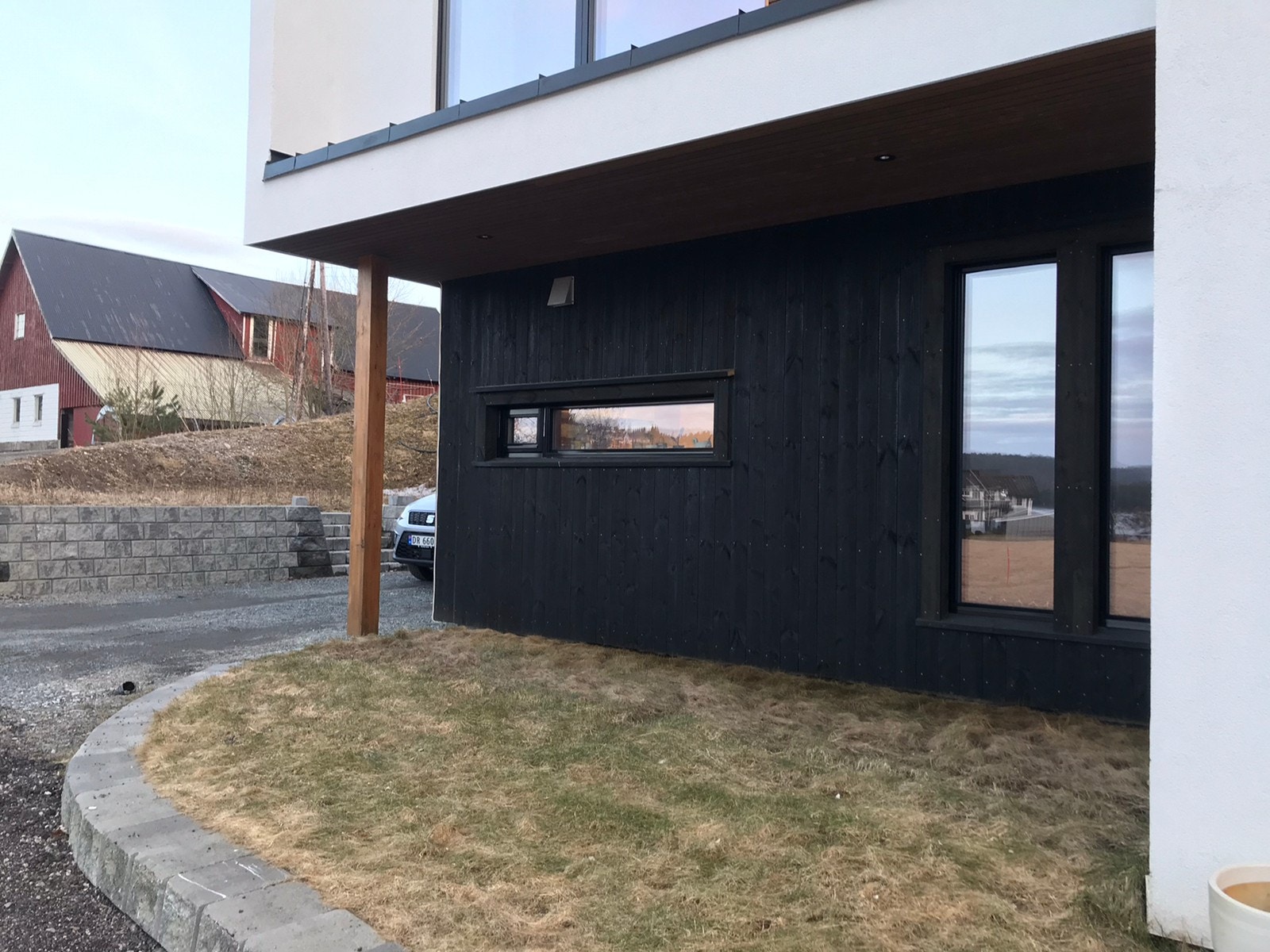 Uteområde med parkeringsplass Galleribilde