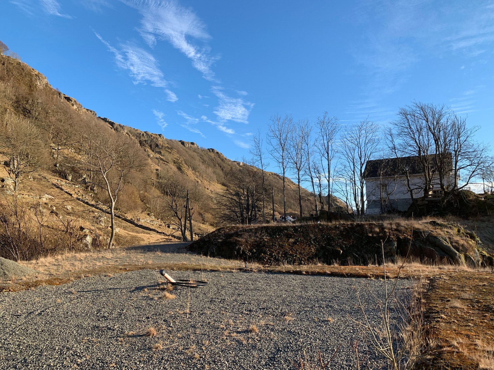 Klargjort til å sette opp ringmur. Galleribilde