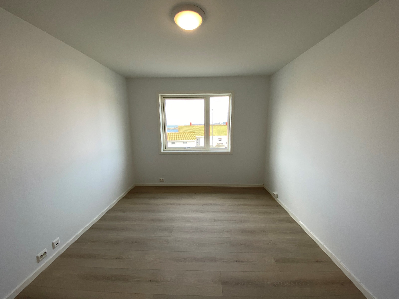 Soverom 2. etg. (bilde fra tidligere prosjekt, kan avvike i fargevalg) Galleribilde