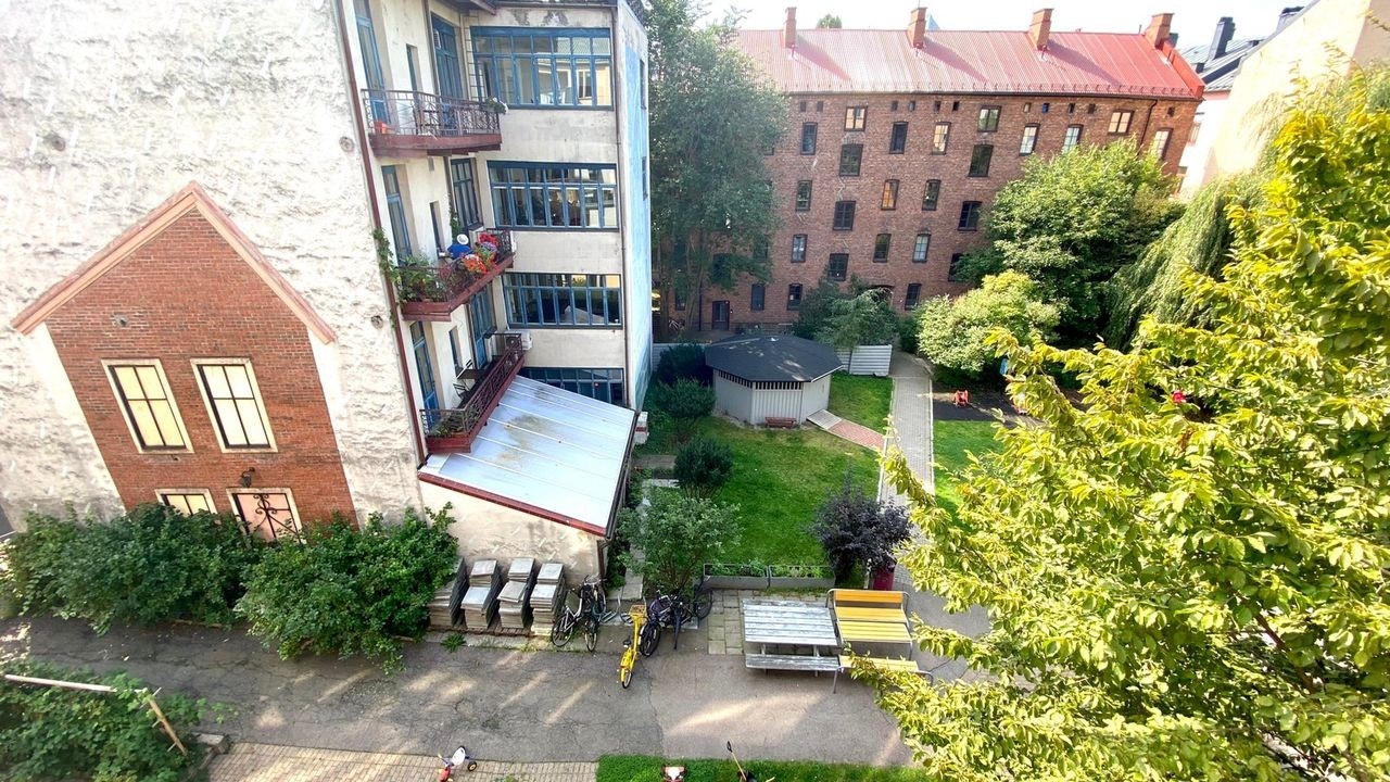 Utsikt til bakgården Galleribilde