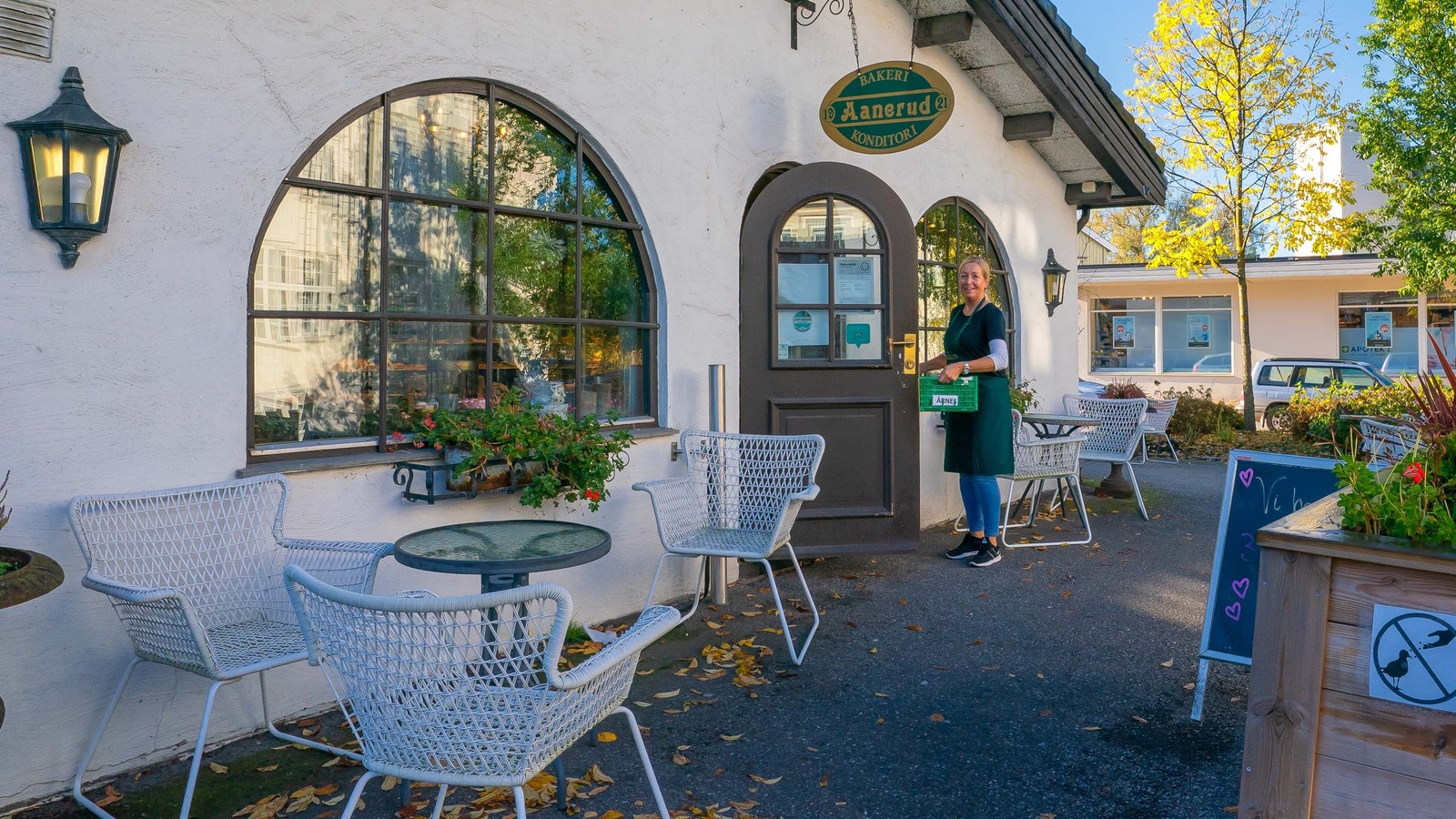 Kjøp noe godt hos bakeren ! Galleribilde
