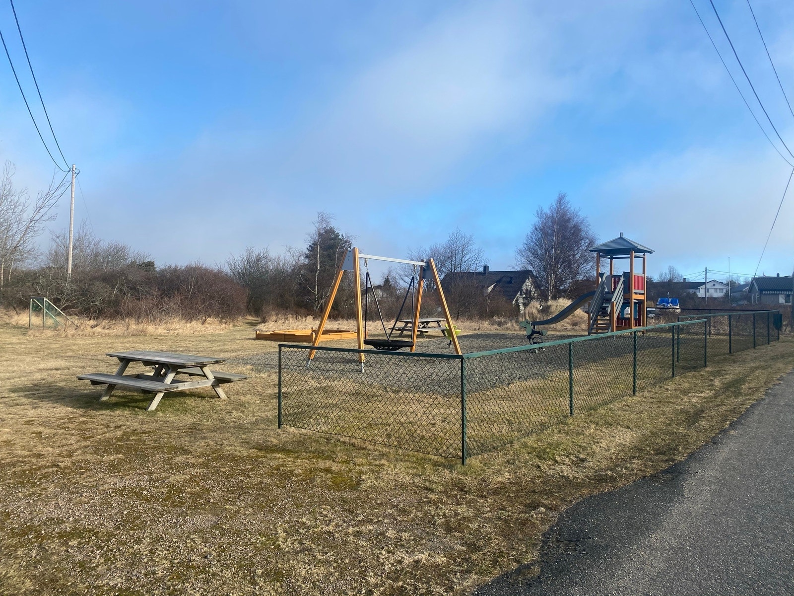 Lekeplass 1000 m fra hytta. Galleribilde
