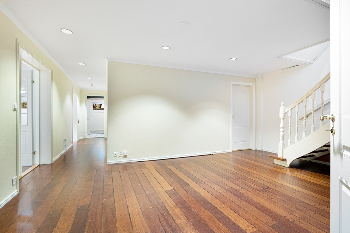 Hall i kjeller Galleribilde