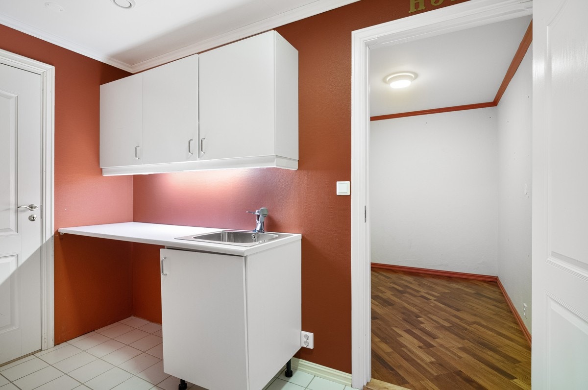 Vaskerom tilknyttet teknisk rom og bod Galleribilde