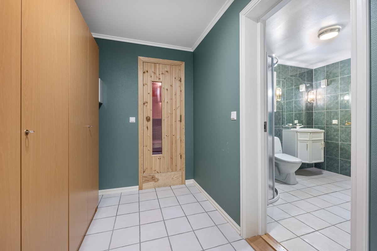 Omkledningsrom tilknyttet bad og badstue Galleribilde