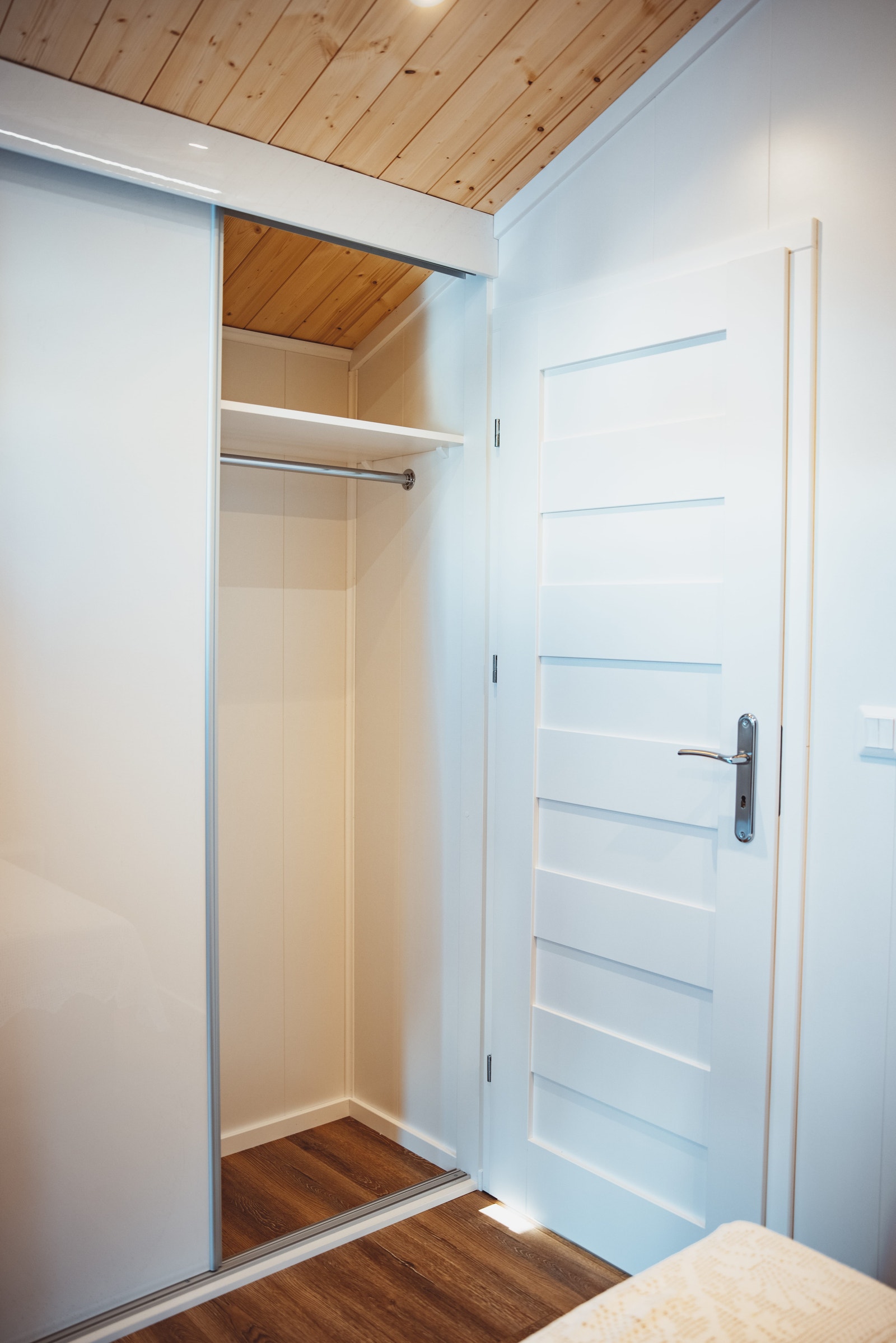 Hovedsoverommet har skyvedørsgarderober. Galleribilde