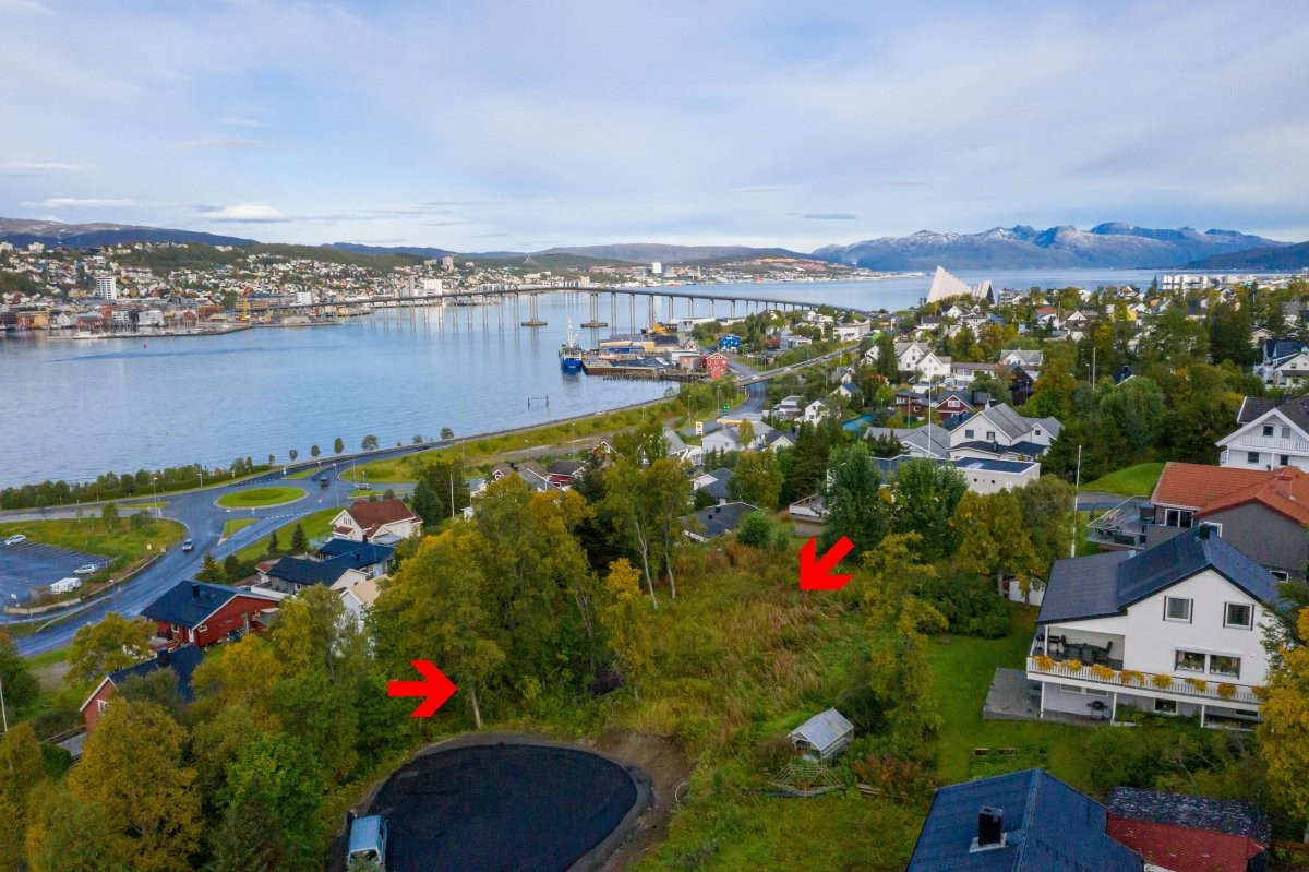 Her har du muligheten til å sikre deg en fantastisk boligtomt innerst i en rolig blindgate, sentralt beliggende i Tromsdalen
