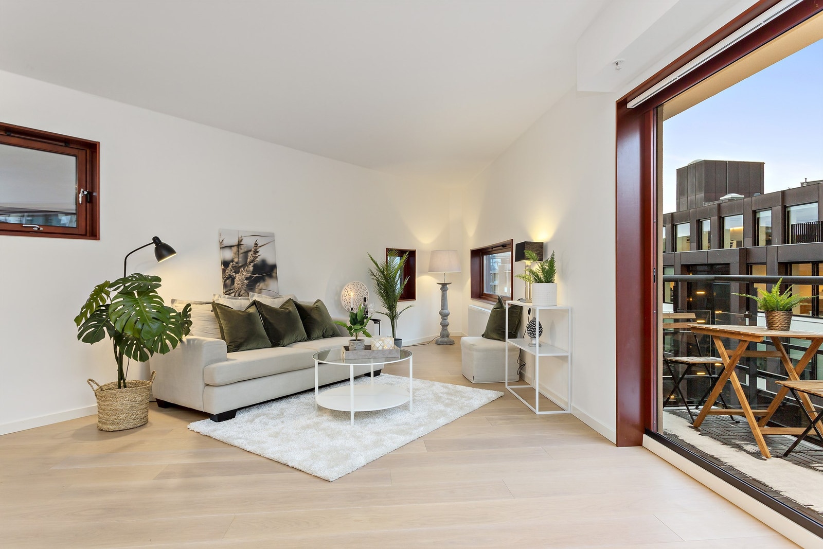 Lille Stranden 2 presenteres av Per-Christian Søreng, Eiendomsmegler MNEF i Krogsveen eiendomsmegling avd. Aker Brygge. Galleribilde