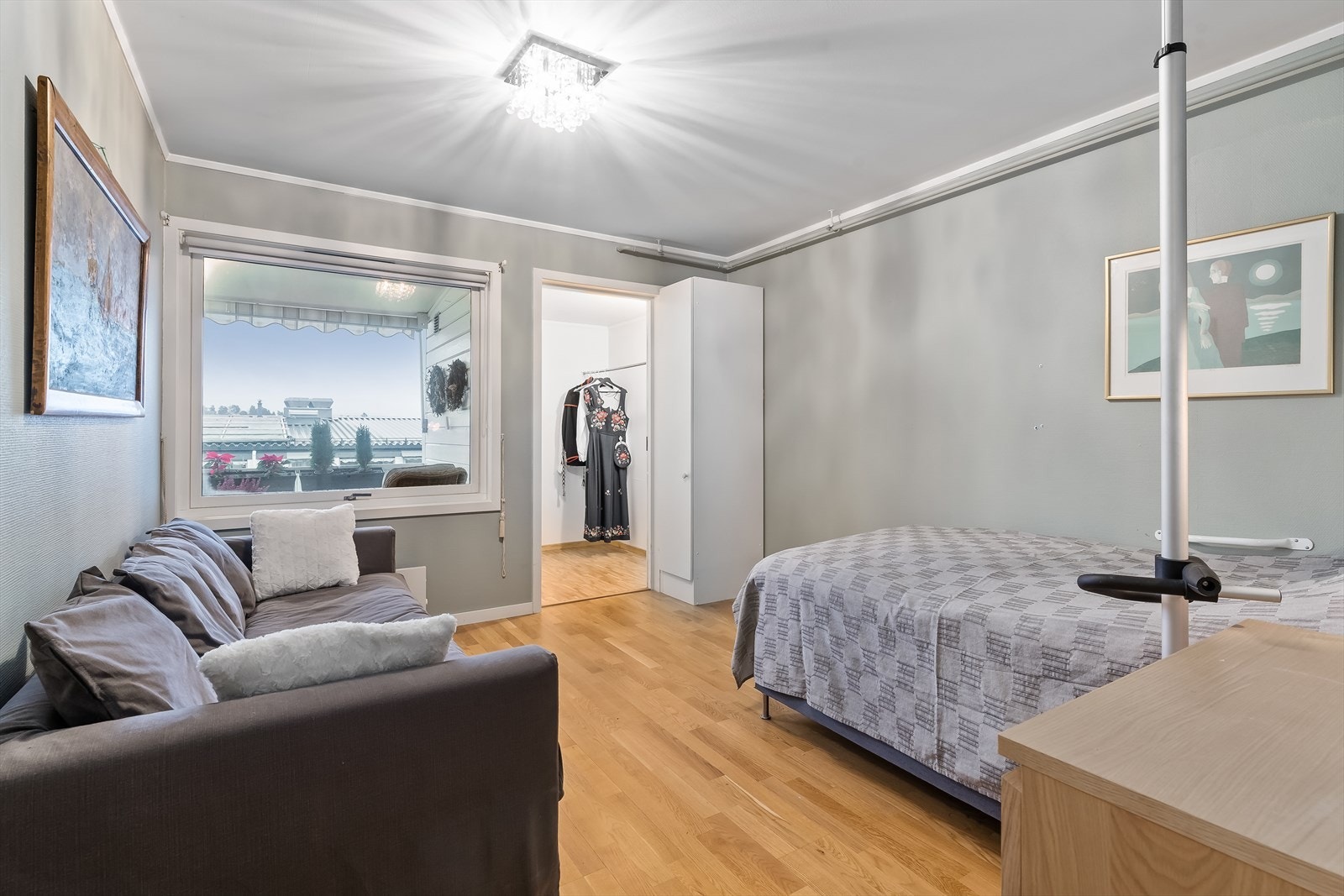 Hovedsoverommet er av god størrelse og har en innvendig bod som lett kan gjøres om til en walk-in. Galleribilde
