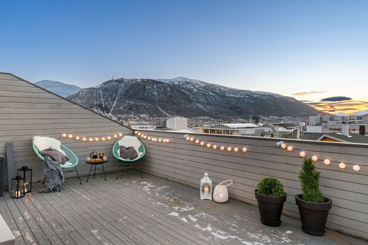 Du finner en fellesterrasse på toppen av bygget med utsikt over hele Tromsø sentrum!