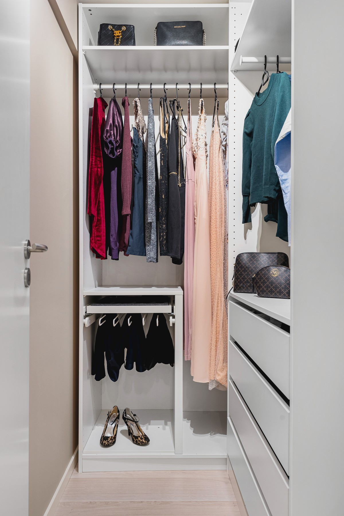 Walk-in-closet