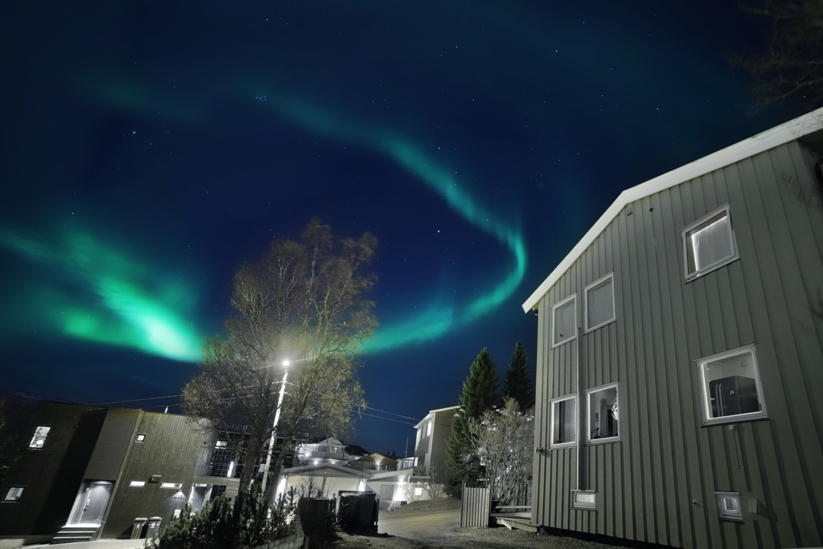 Velkommen til Hagavegen 43 - en vertikaldelt bolig på toppen av Tromsøya!