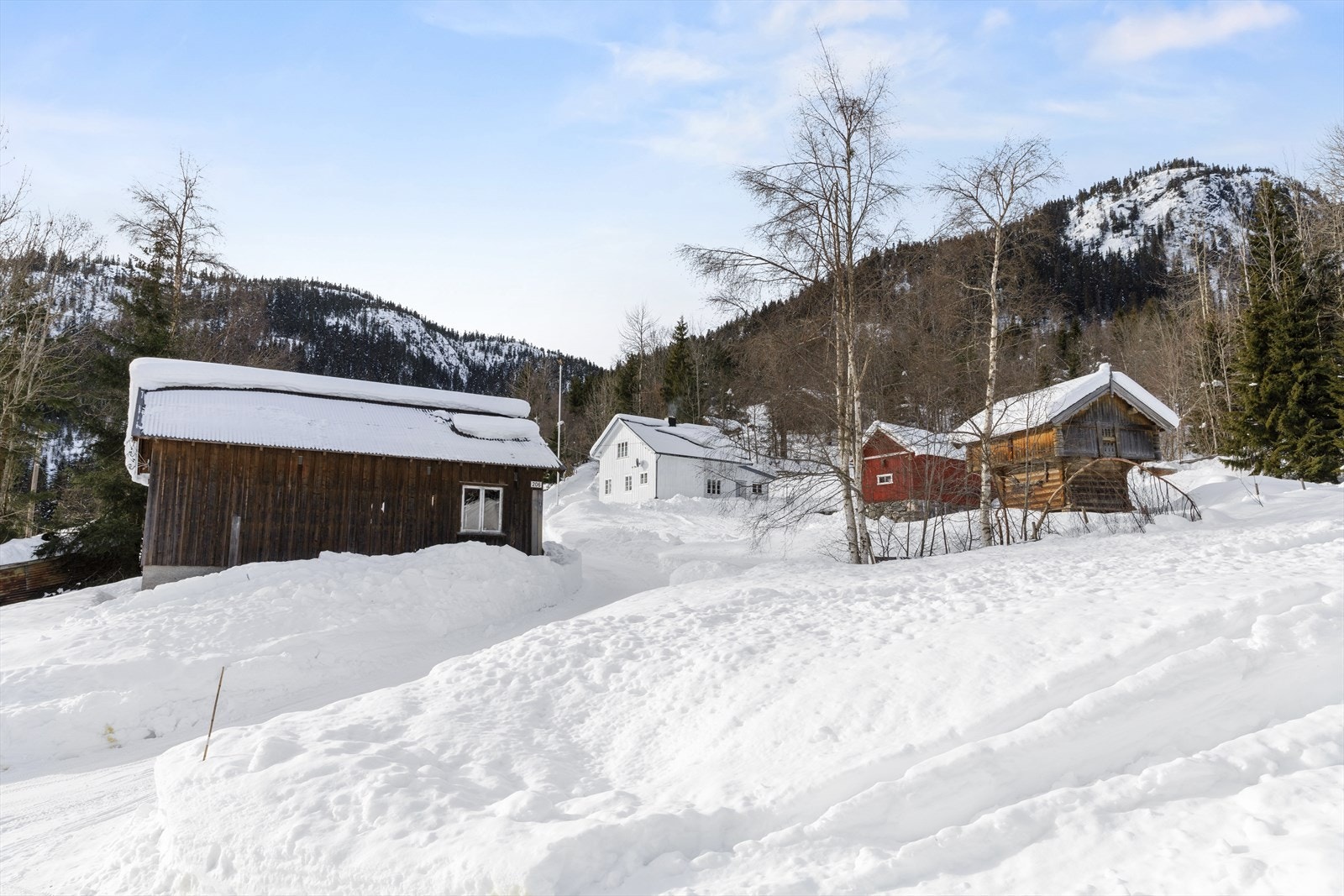 Innkjørselen. Galleribilde