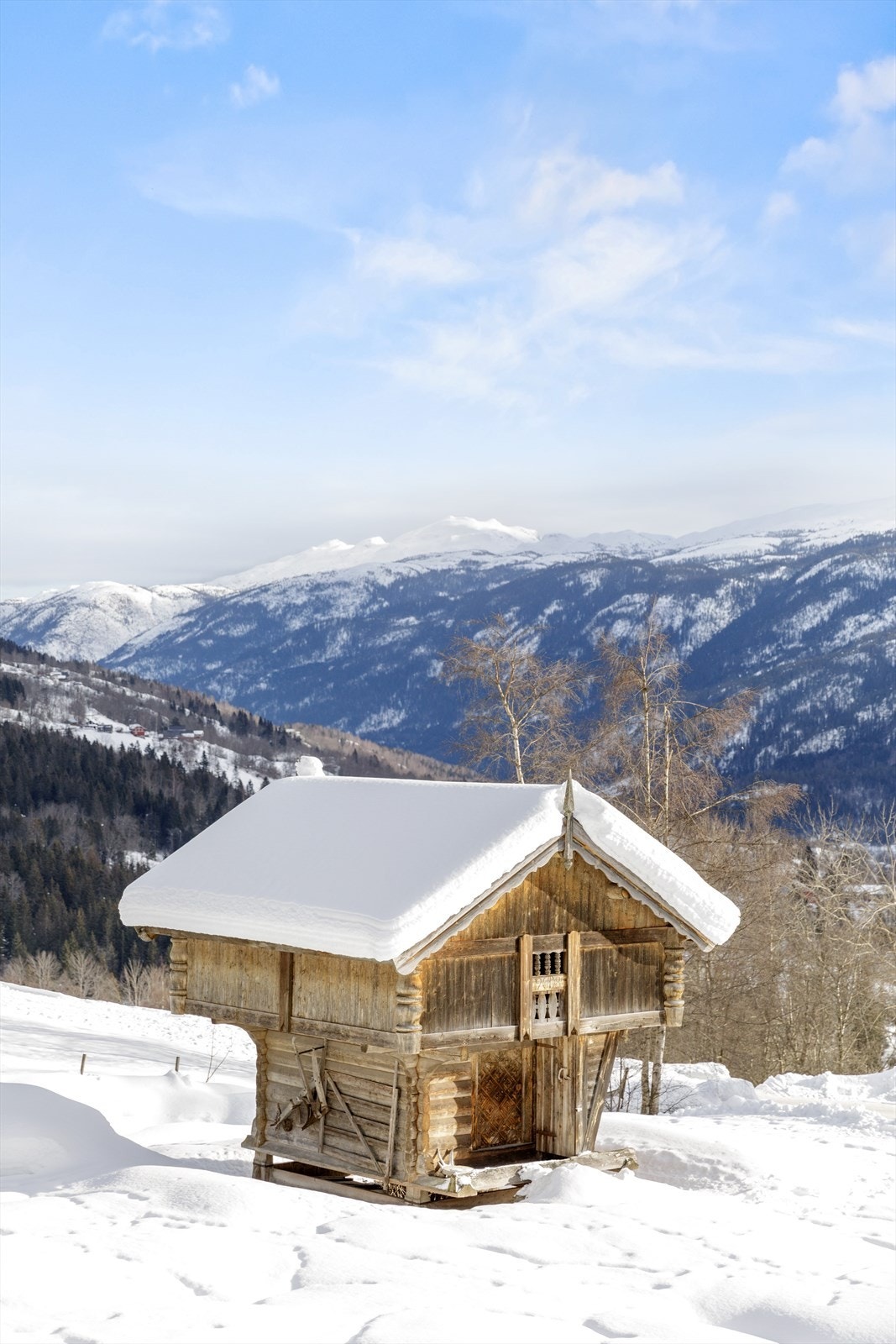 idyllisk stabbur. Galleribilde