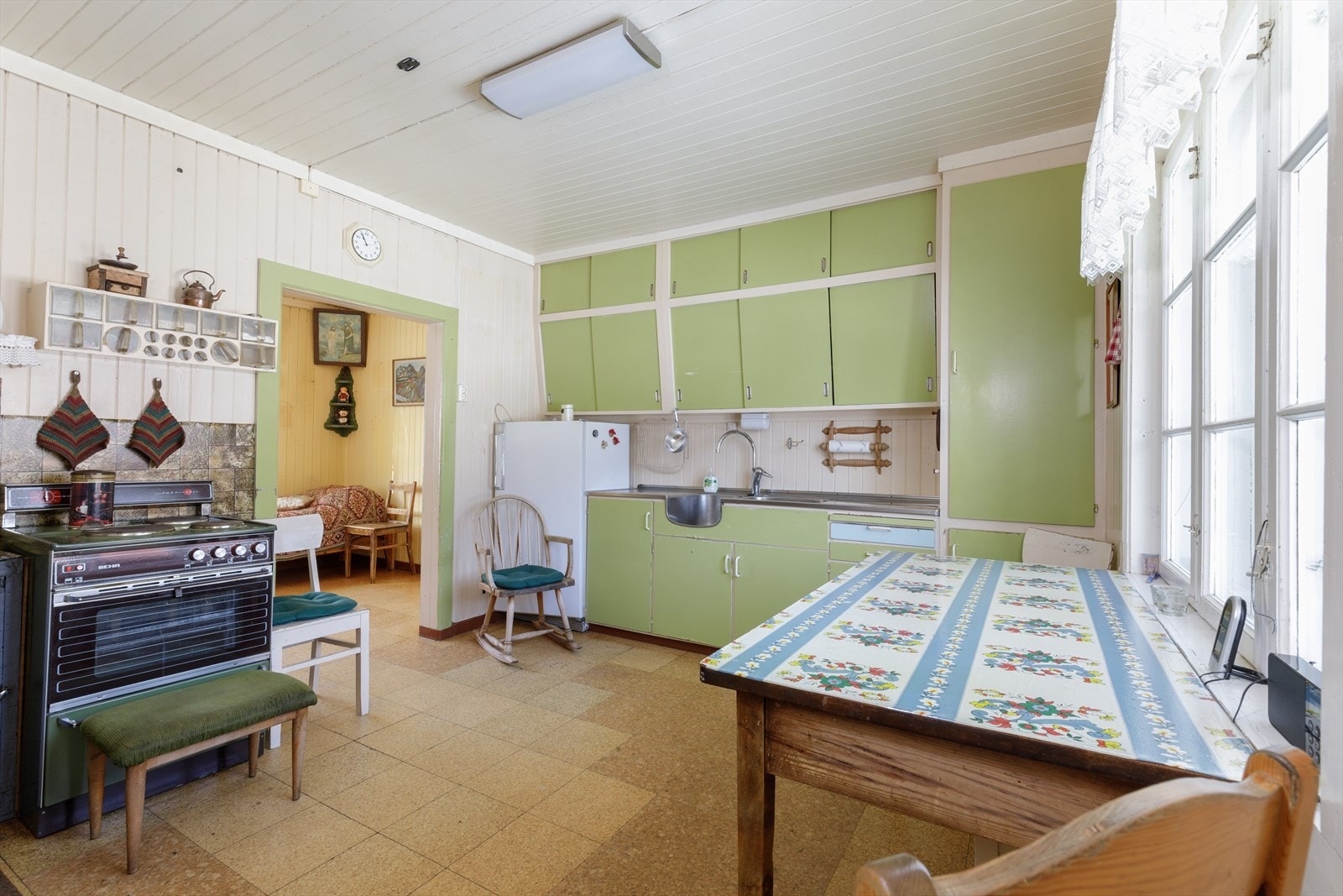 Kjøkkenet er romslig. Galleribilde