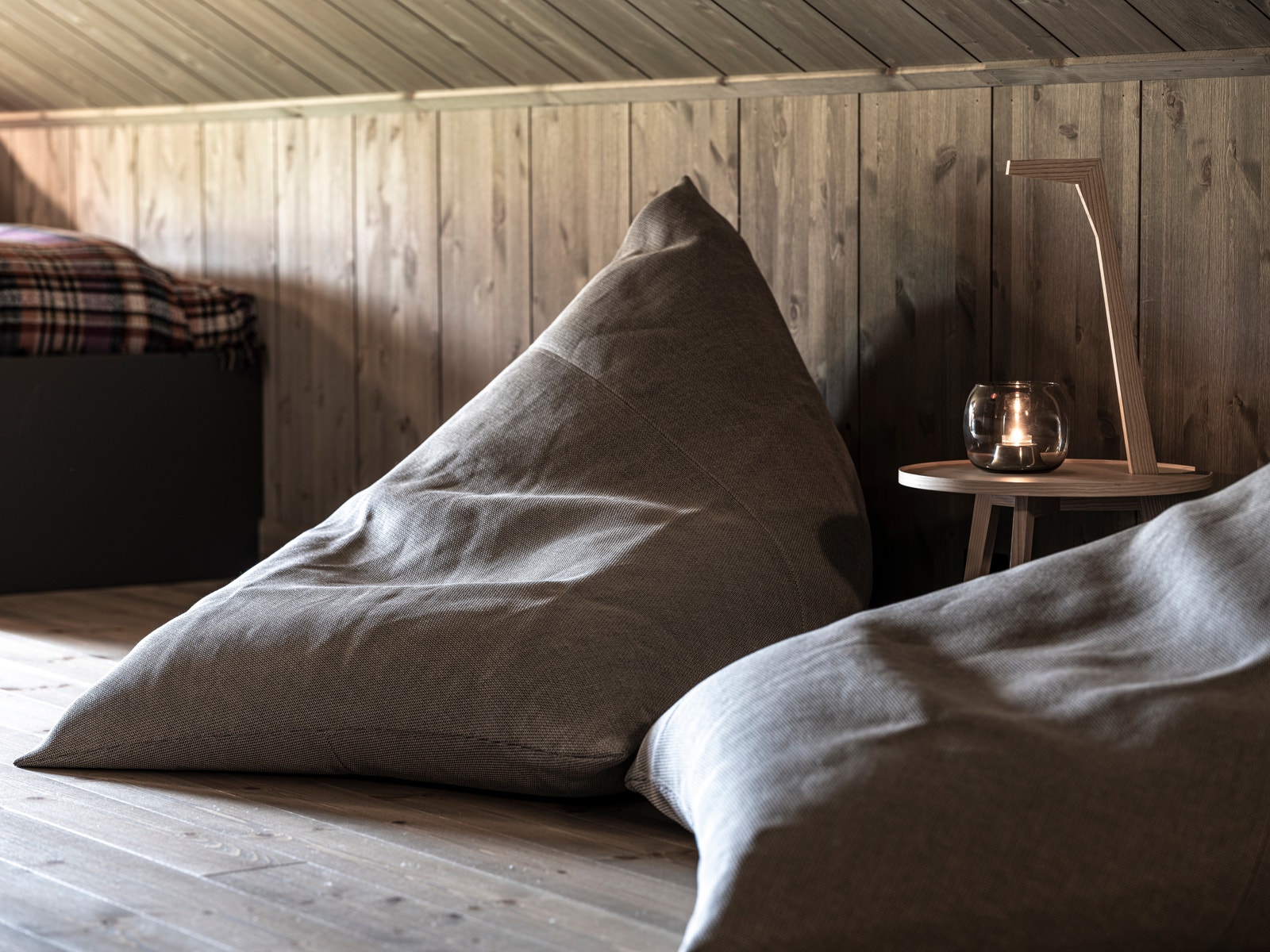 Kosekrok på hemsen. Eksempel på interiør i en Vy-hytte Galleribilde