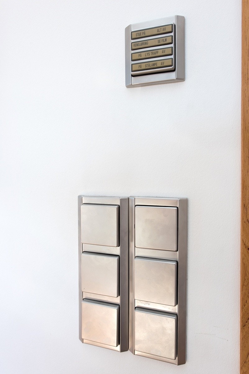 Gira styringspanel til elektriske takvinduer Galleribilde