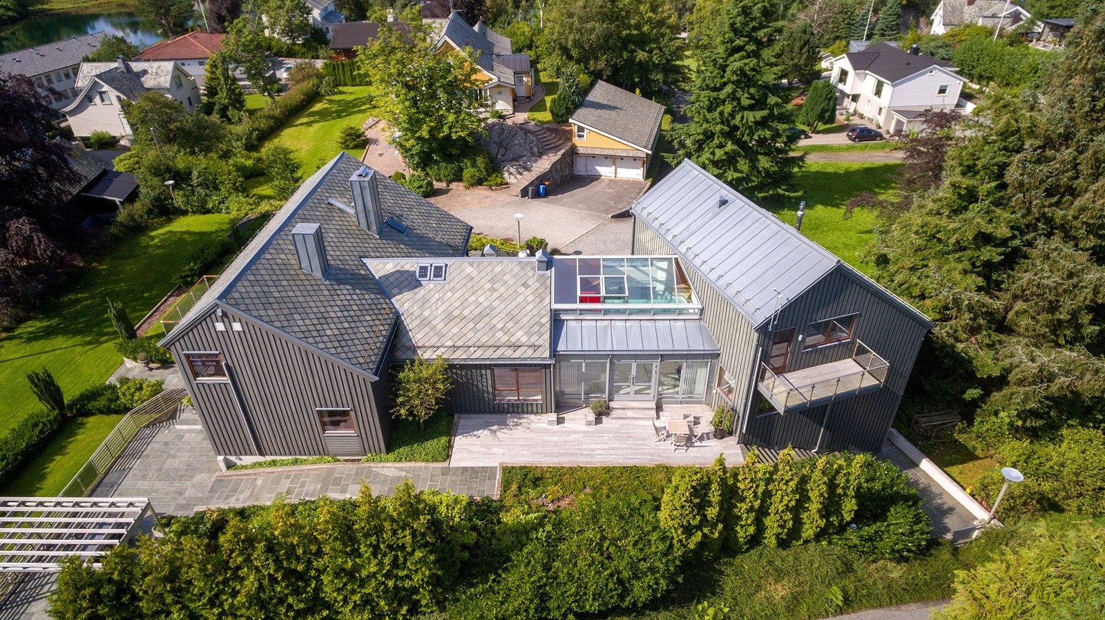 Påkostet materialvalg både innvendig og utvendig, tegnet og utført av Invit arkitekter AS Ålesund Galleribilde