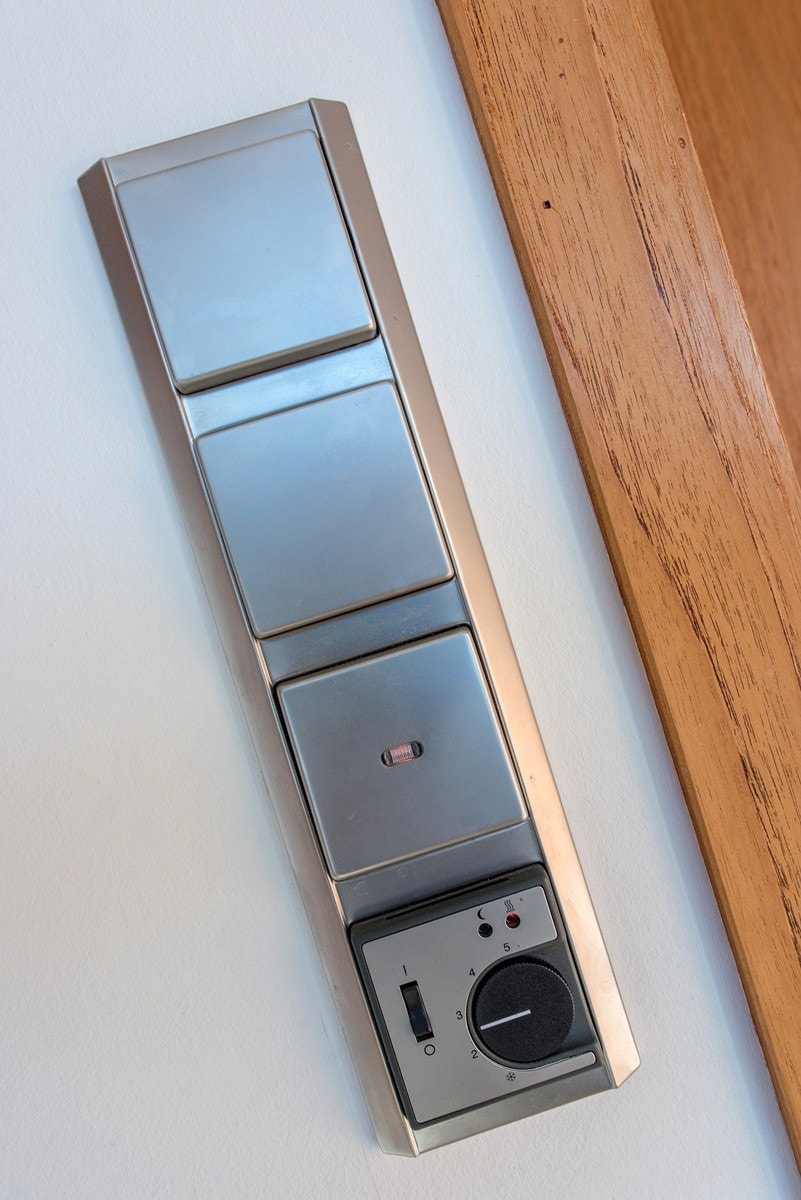 Gira lysbrytere og elektrisk varmeanlegg Galleribilde