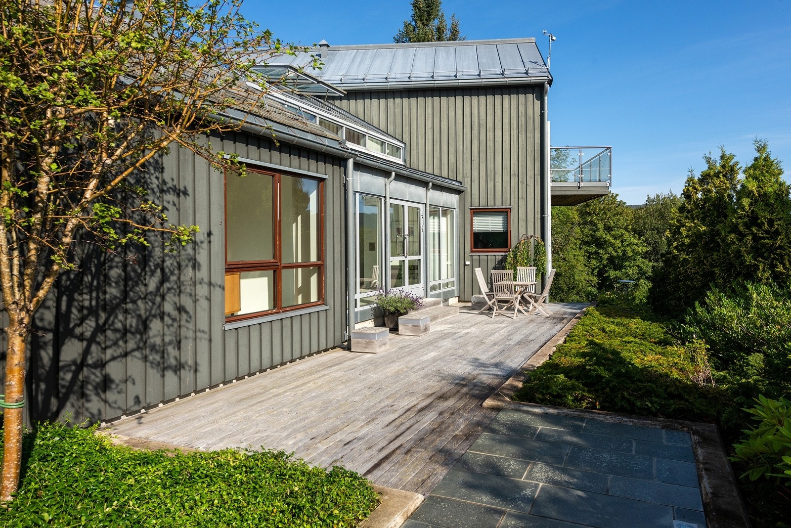 Skjermet solrik terrasse mot øst Galleribilde