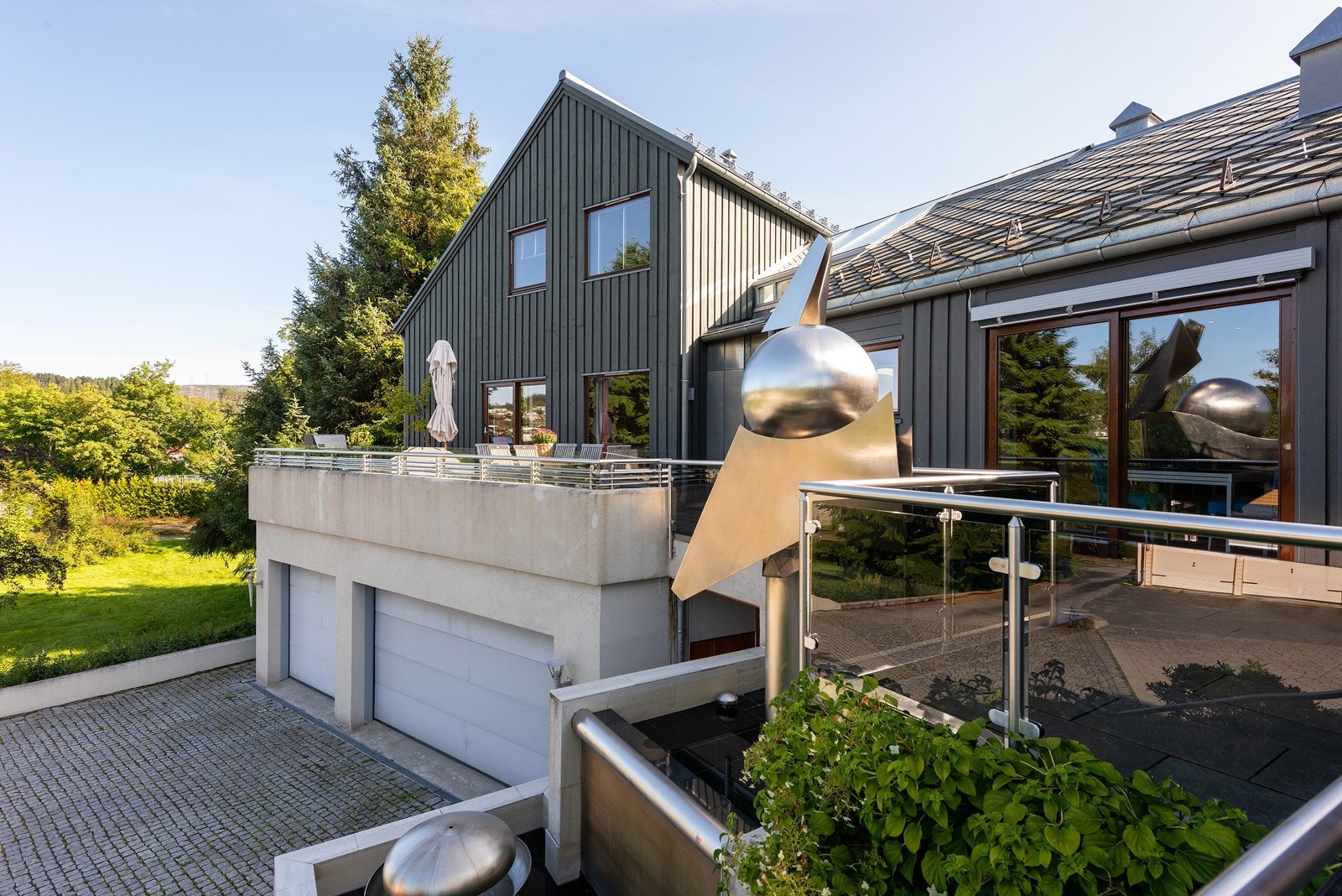 En fantastisk bolig med flotte utearealer Galleribilde