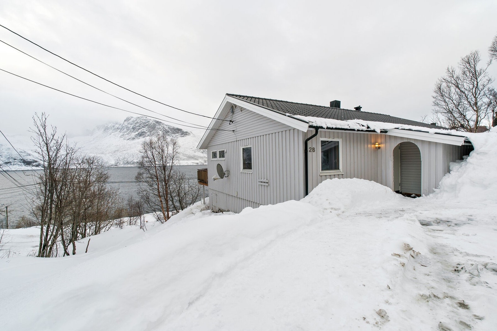 Velkommen til visning på Skolebakken 28 på Husøy! Galleribilde