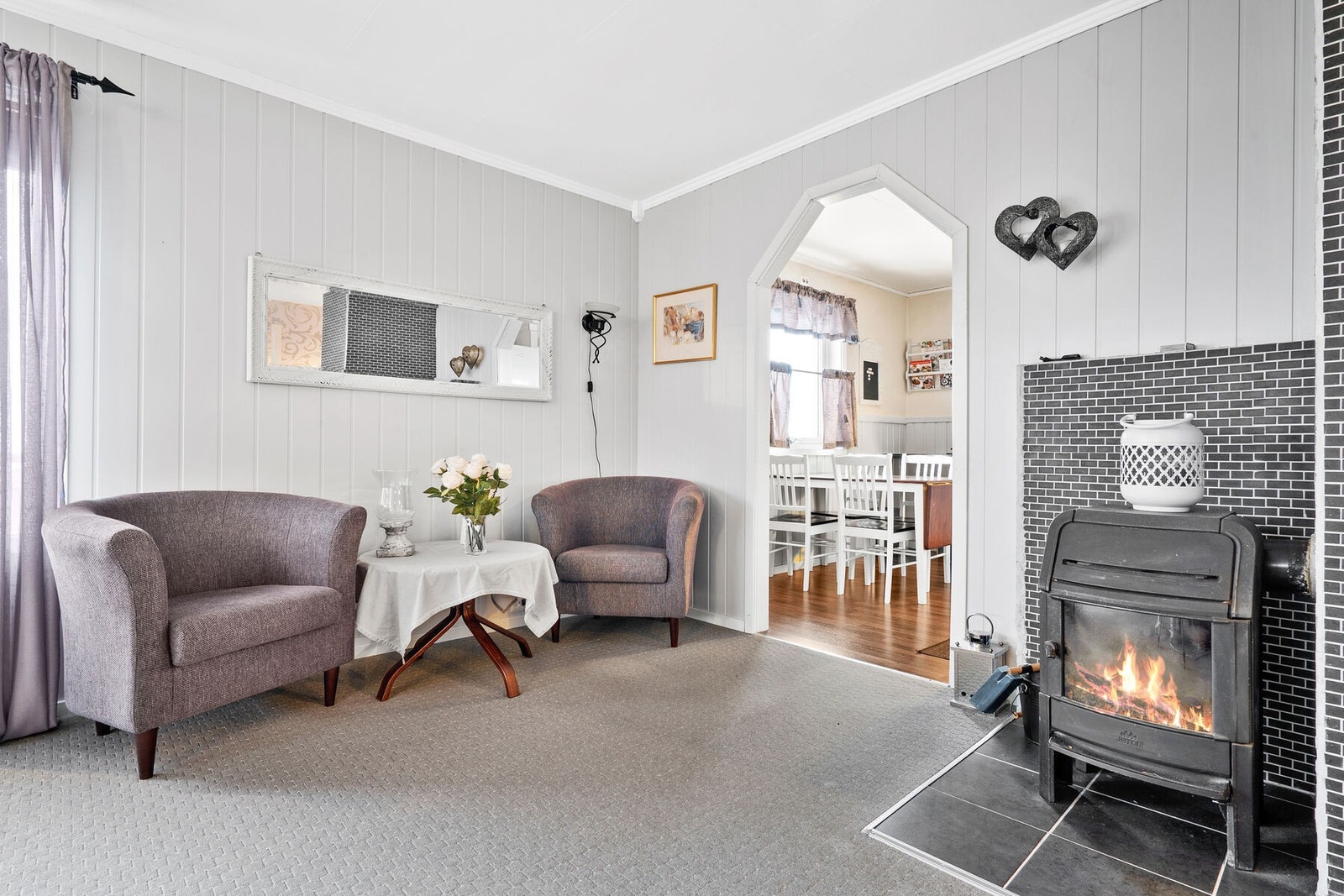 Mellomstue ved kjøkken og hovedstue Galleribilde