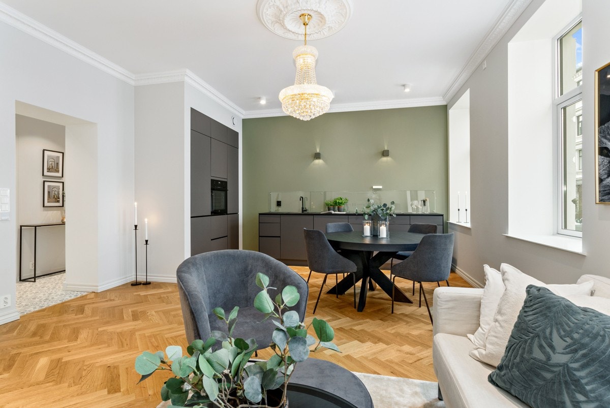 Rommene er lyse og romslige. Leiligheten har varmefolie i gulvene. Galleribilde