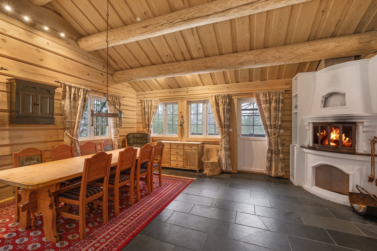 En flott hjørnepeis sørger for ekstra varme og hygge. Galleribilde